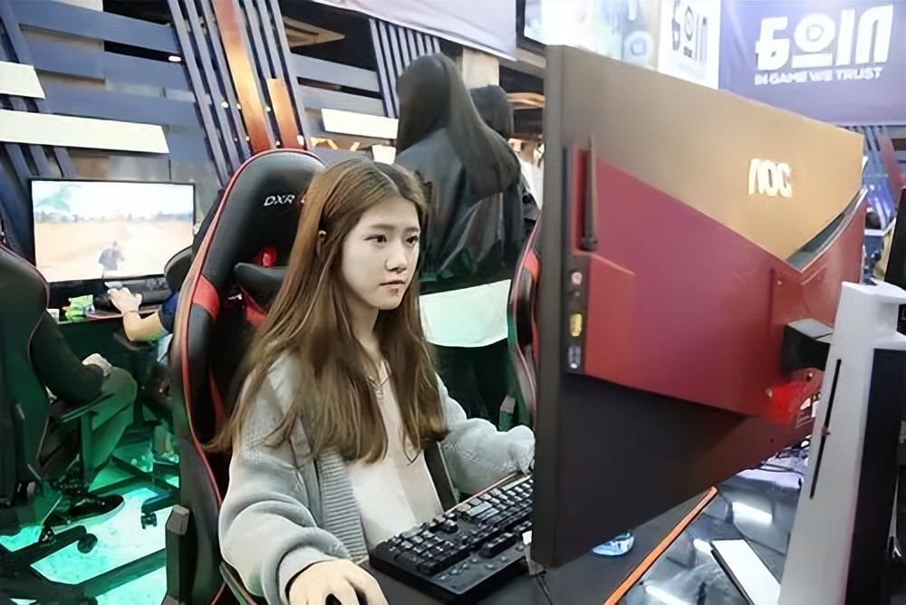 显卡暴跌，我劝你不要轻易攒机！因为，更好地选择来了