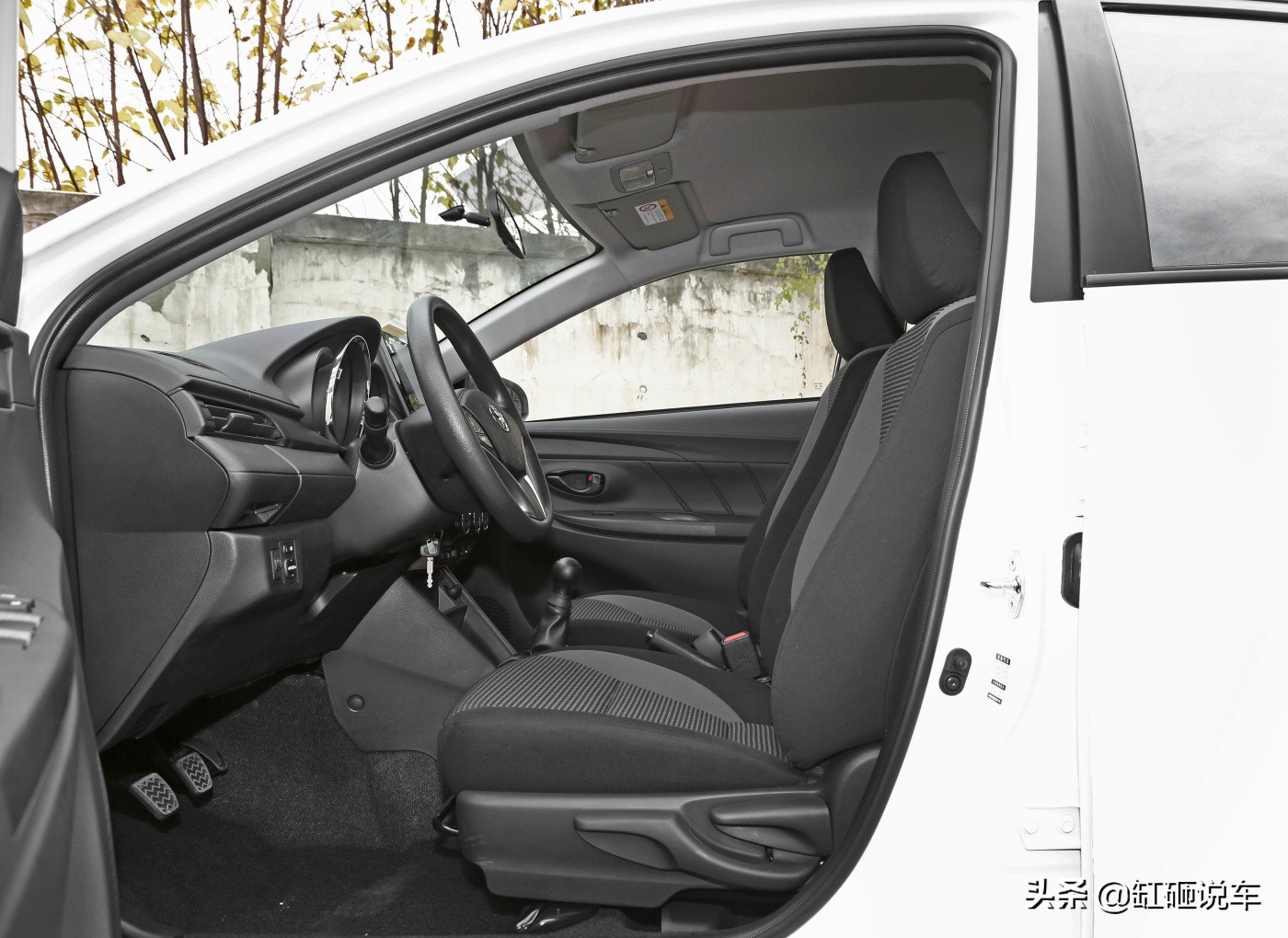 丰田三厢车哪一款值得入手,省油质量好耐用动力好的丰田suv车