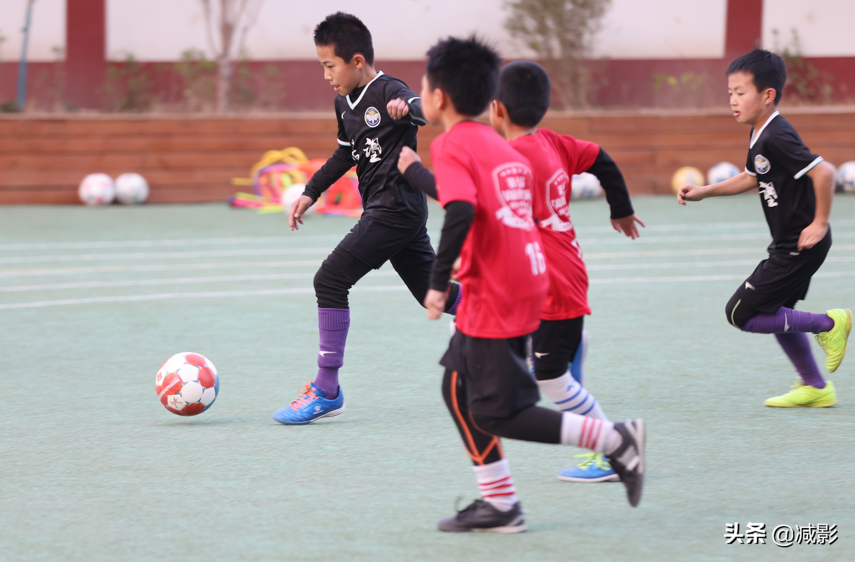 校园里的足球小将,足球场上的小小少年