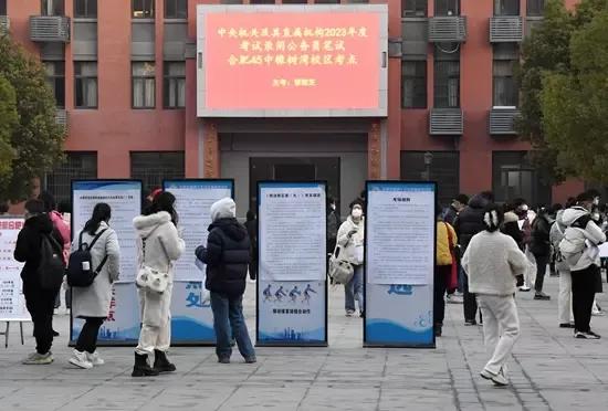 大学生考公面临哪些问题,大学生考公的优势因素