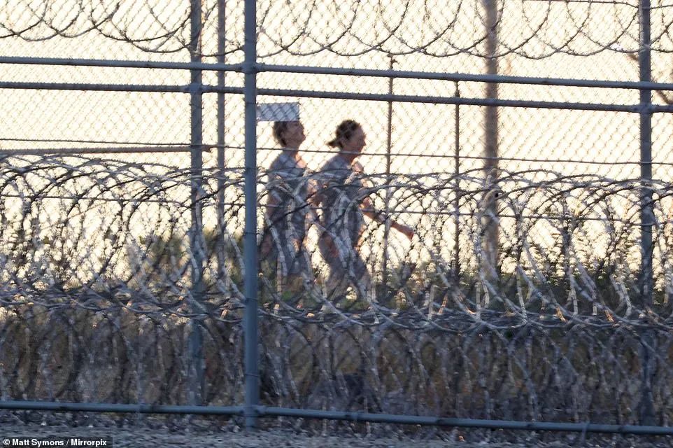 爱泼斯坦案*鸨老**监狱开启全新生活，锻炼交友，还吸引了一波迷妹