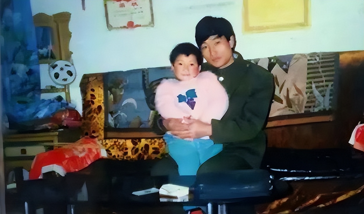 养父扛煤气罐培养女博士的原视频,养父扛煤气罐供成博士