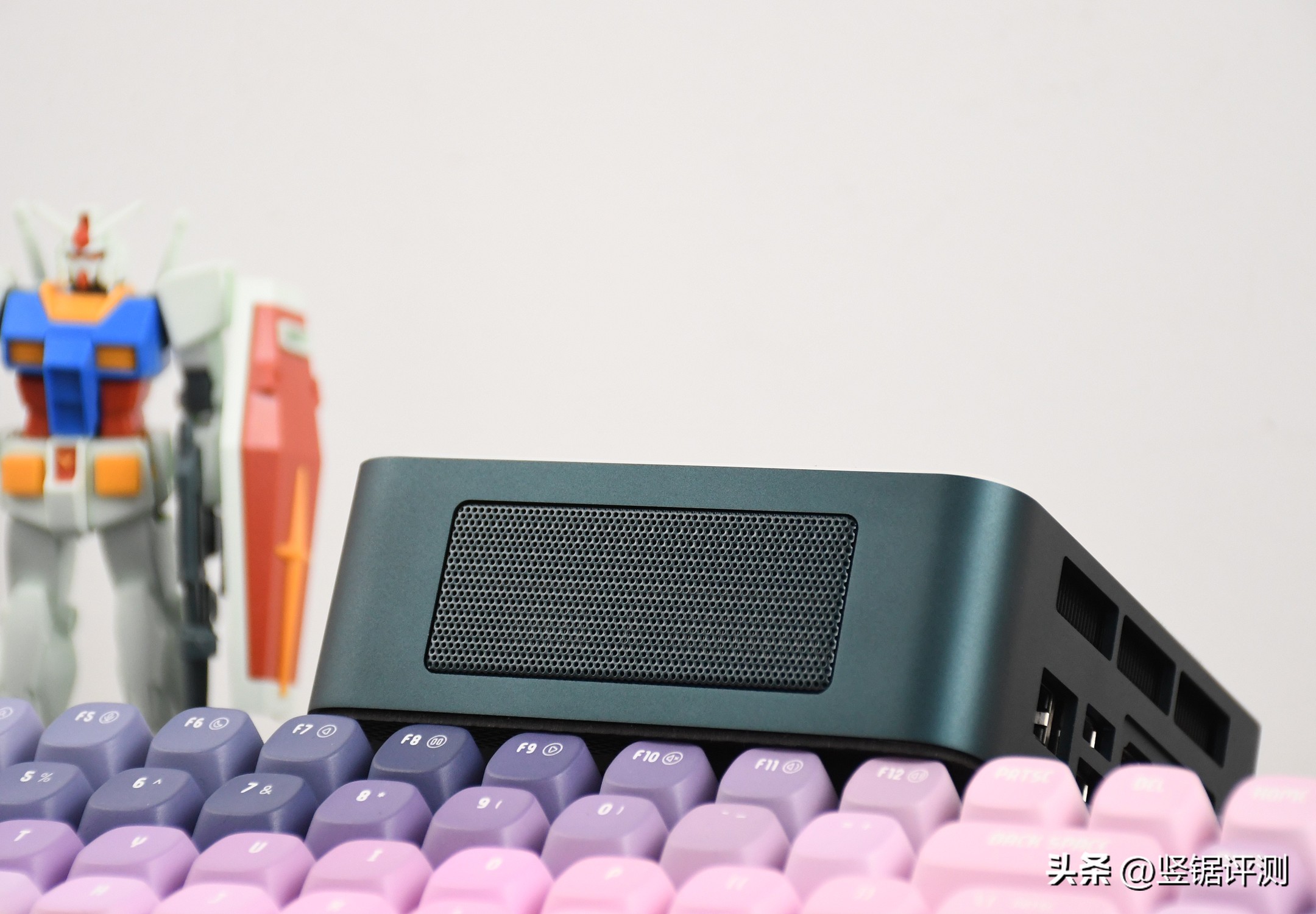 性能强劲，搭载锐龙7735HS的迷你电脑主机：零刻SER6ProVest评测