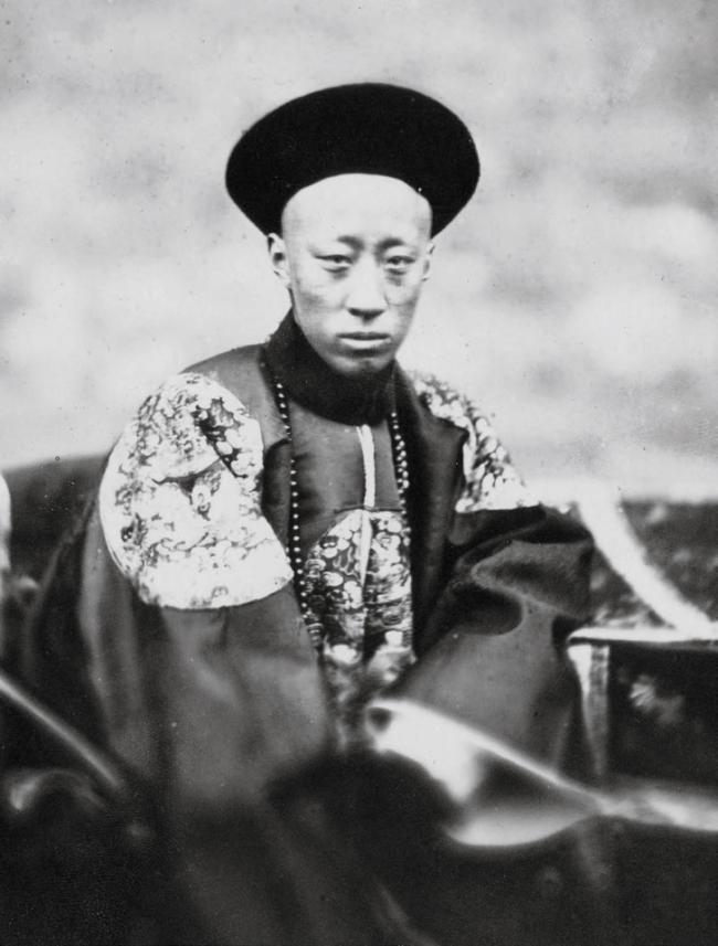 李鸿章的照片真实,不看镜头拍正面还是侧面