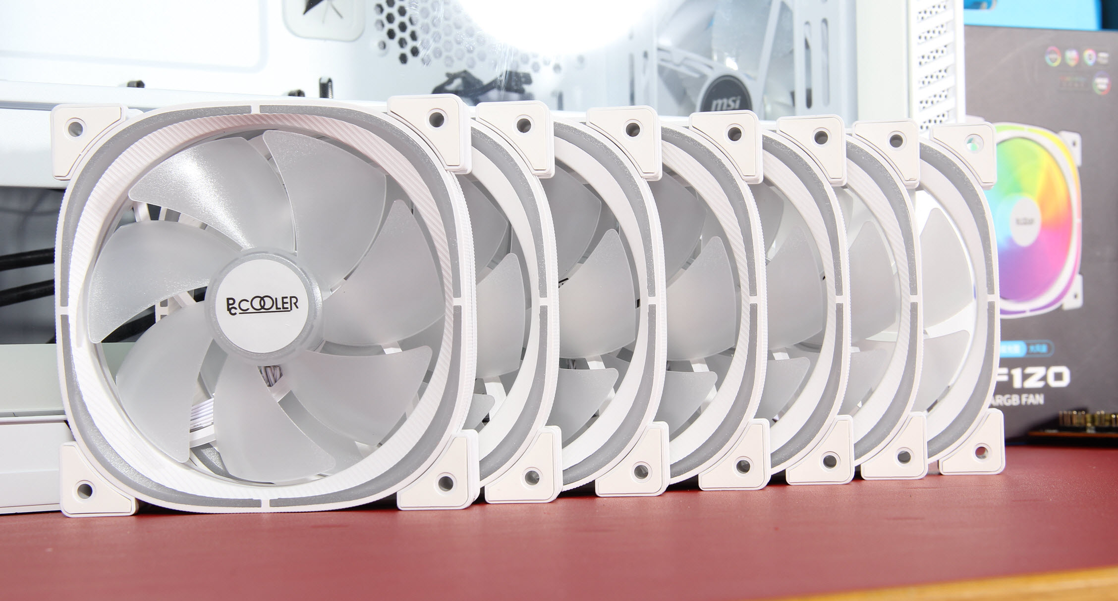 全风扇装机爱不爱？细数新机箱里的八把风扇