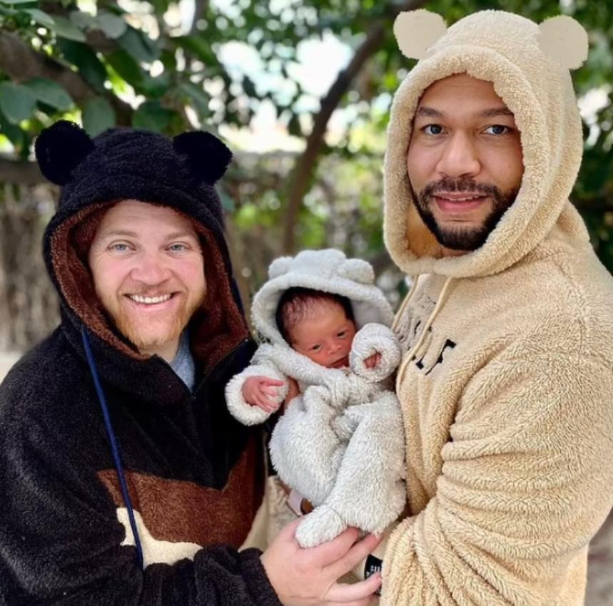 美国37岁男子自然怀孕,美国男子产下一名婴儿现在多少岁