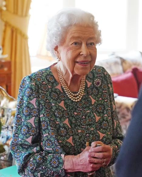 英国女王的四位子女,英国女王几个孩子分别有多大