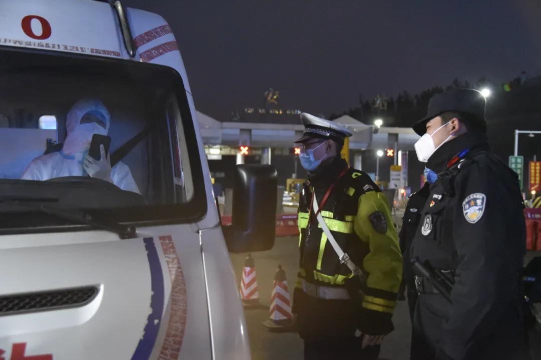 商州公安守护万家平安,守护万家团圆中秋节警察