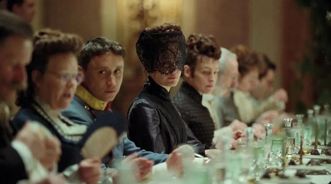 让我们从“茜茜公主”开始，聊聊内衣这件事儿