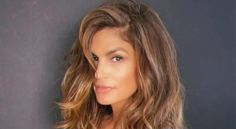 英国黑珍珠超模,英国国宝超模