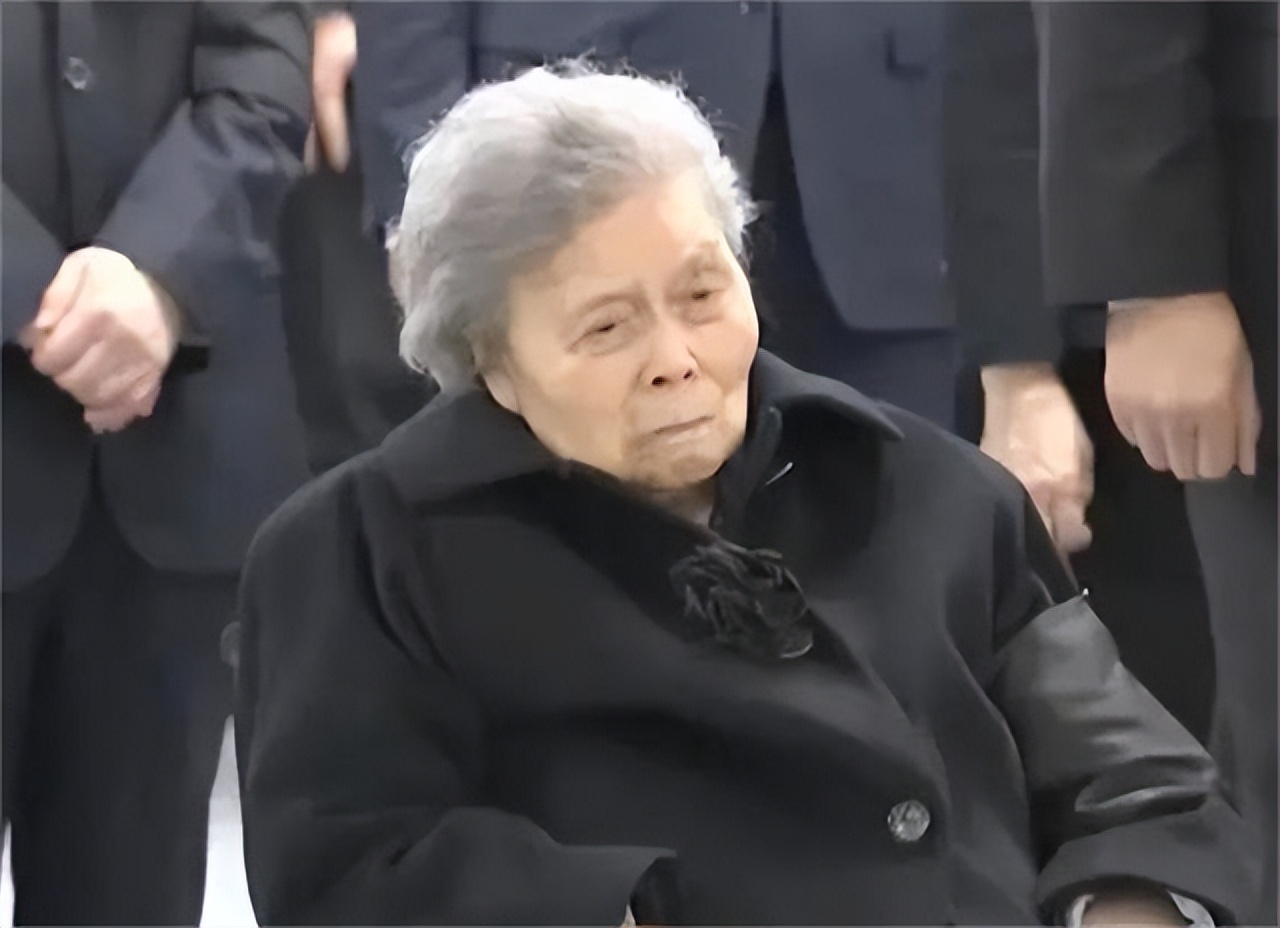 江*民泽**妹妹泽慧回忆兄长恋爱：*冶坪王**文静含蓄，与兄长性格互补