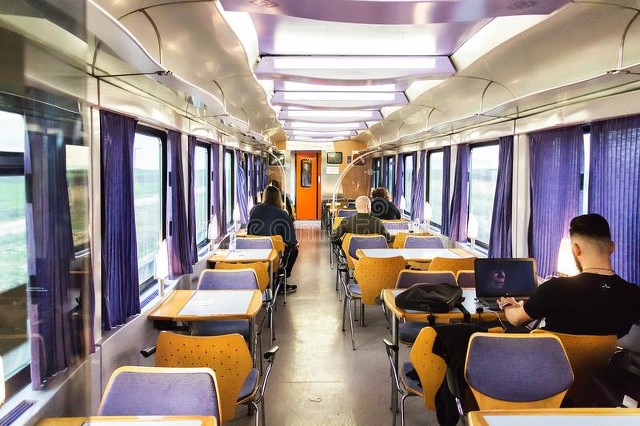 火车无座票到火车站能买吗,火车票买不到座票怎么办