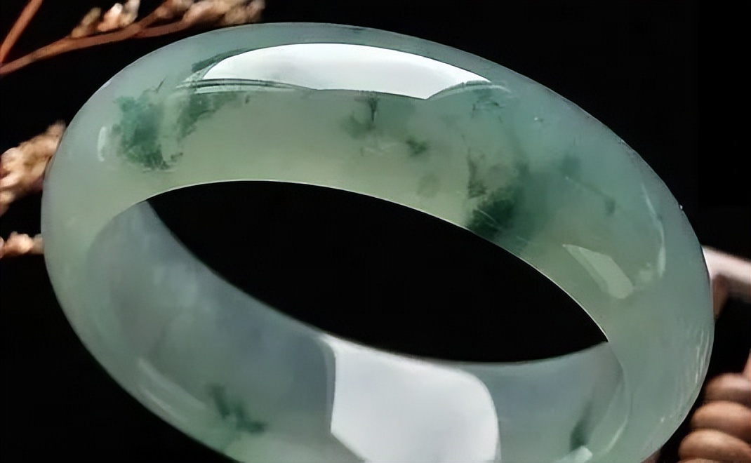如何鉴赏冰种翡翠手镯冰种翡翠价格为何日渐升高-众享珠宝,乐大福