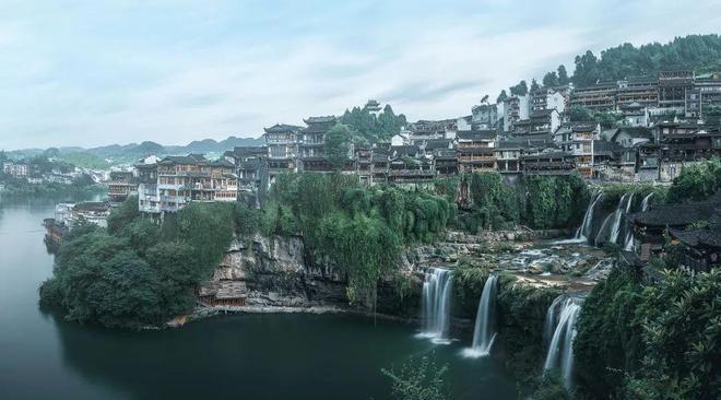 湘西神秘面纱揭秘！凤凰古城VS芙蓉镇，谁才是湖南之最？