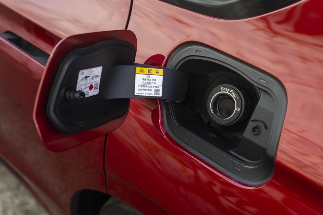 新款林肯z试驾,22款林肯z银色试驾