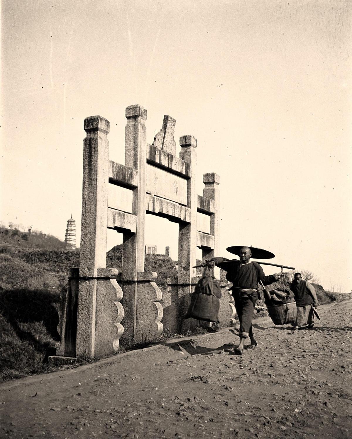 纳粹德国屠杀犹太女人,变态纳粹