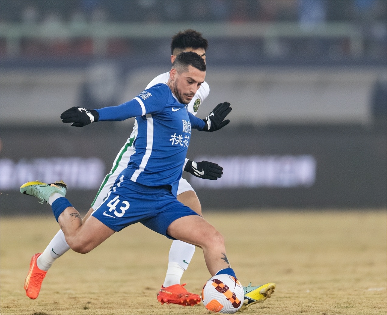 中超积分榜武汉三镇重回榜首,中超积分榜武汉三镇完胜继续领跑