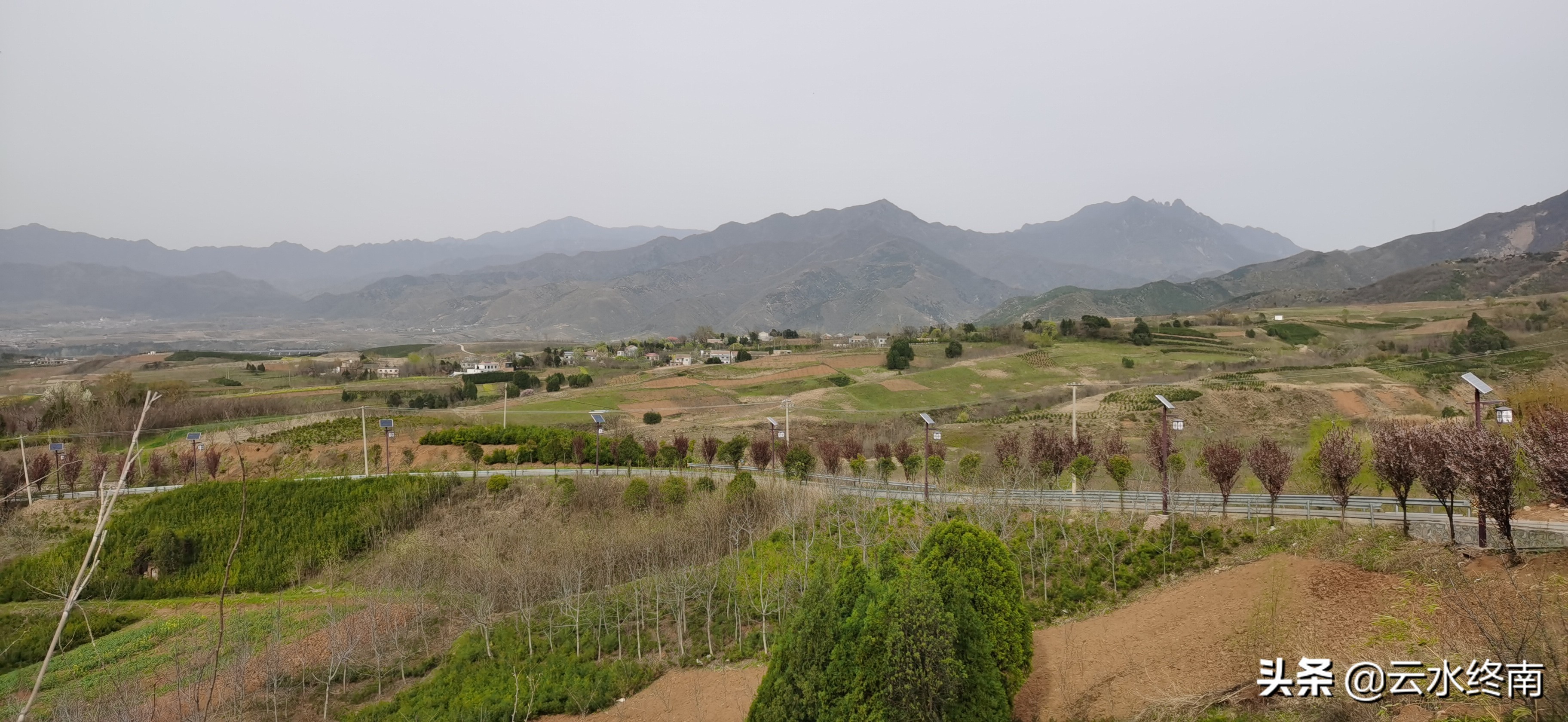 野逛桐花沟，我想欺骗一个老汉却被识破，不料却发现了一个峪口