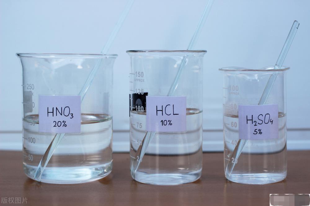 硫酸泼脸自救,硫酸泼到身上怎么自救