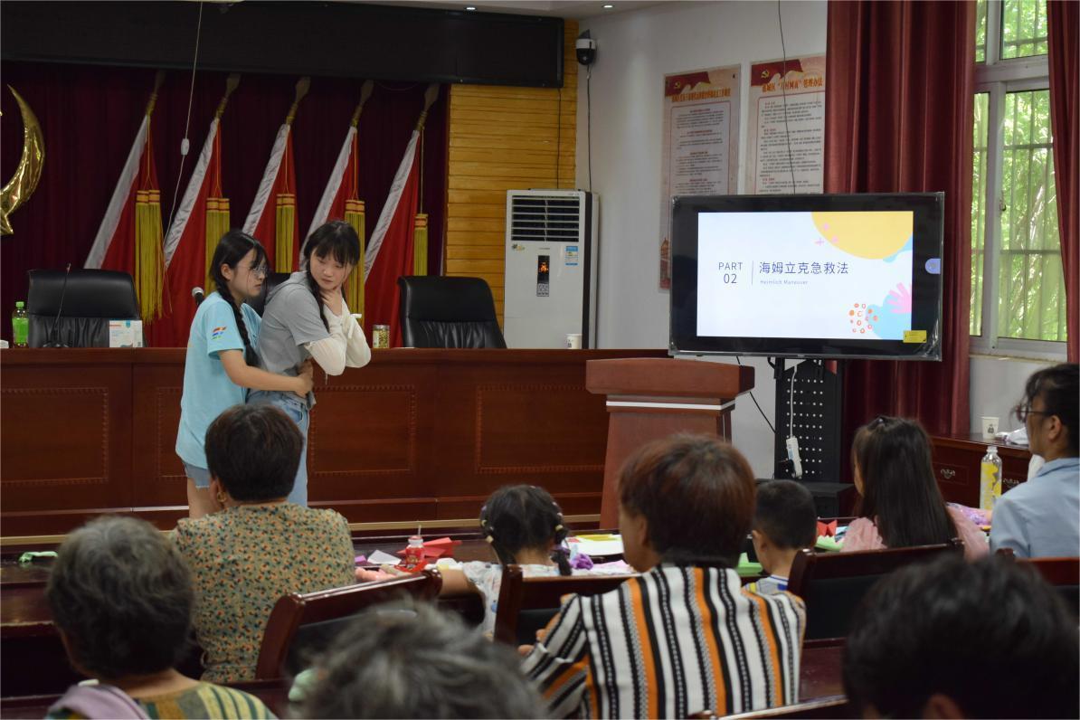 安中医大学生直播,名中医下乡义诊