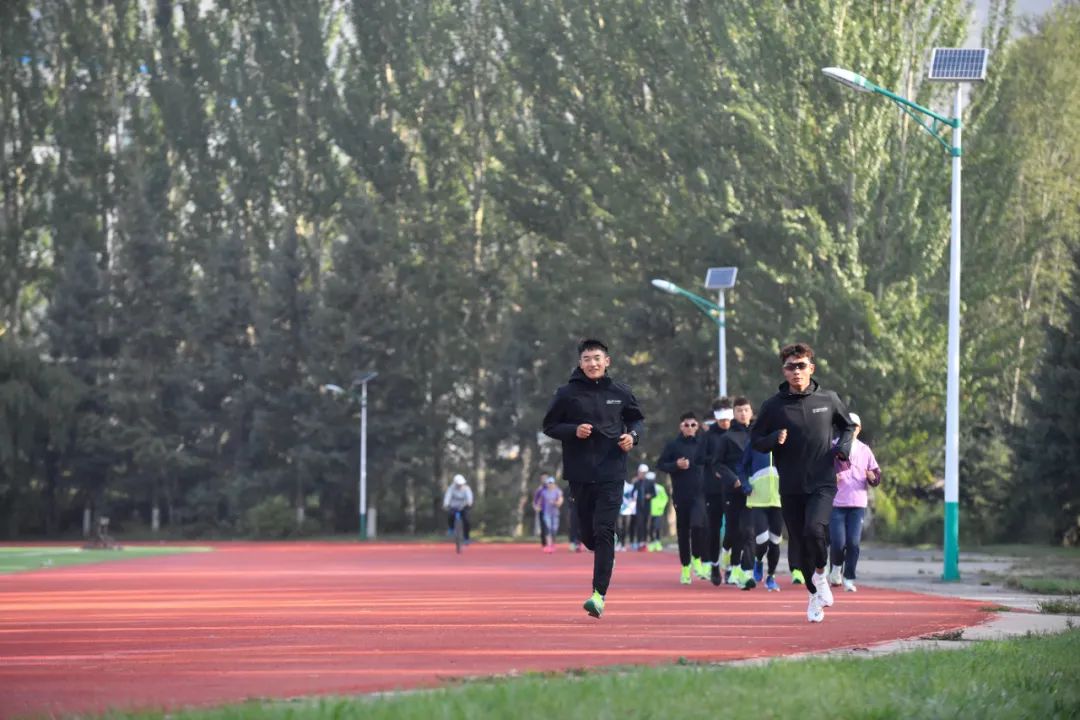 你跑步快不快土味情话,跑步撩人句子