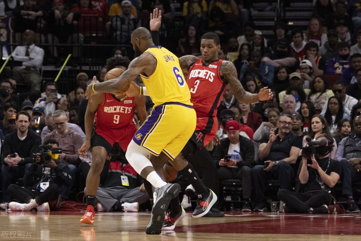 詹姆斯38分湖人不敌太阳,场均8分的詹姆斯