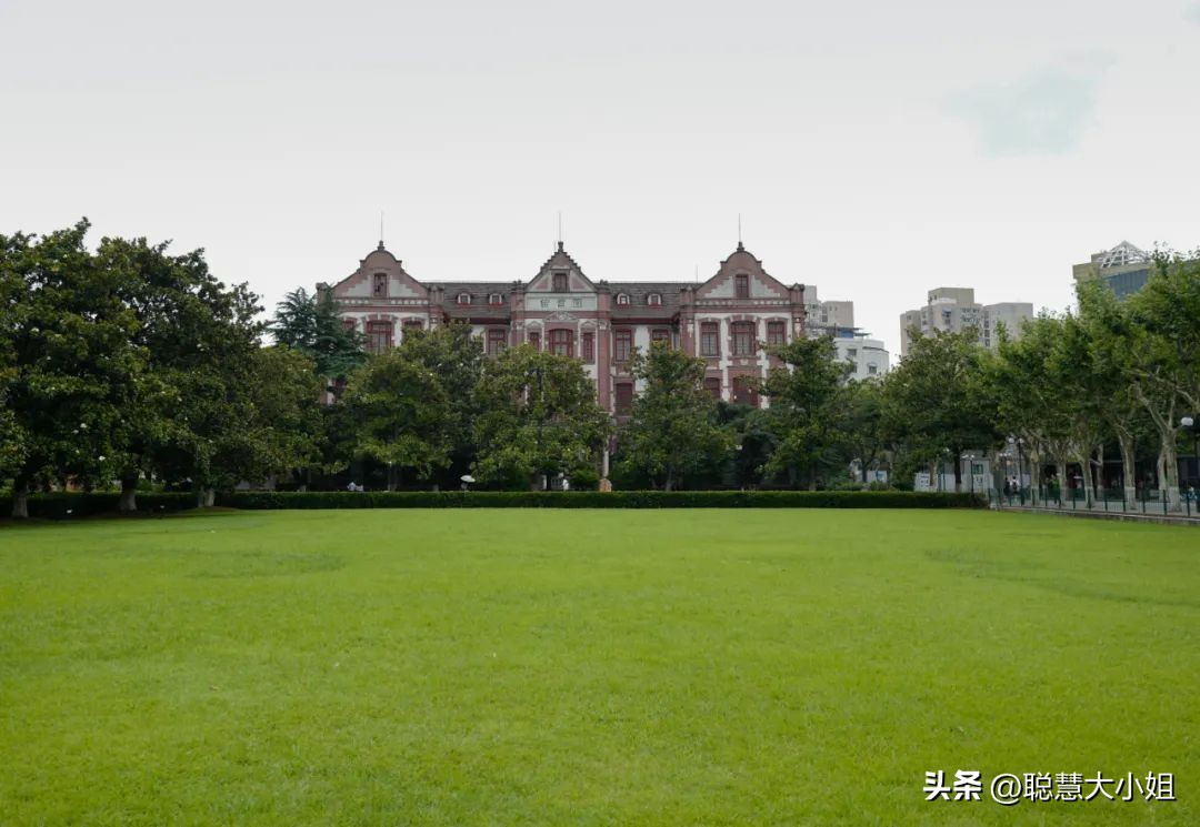 去这条充满松弛感的“小马路”，慵懒地溜达一天才是正经事