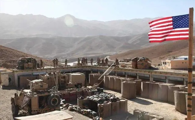 50万美军靠近中国，解放军两大动作亮明态度，冲突后果美承受不住