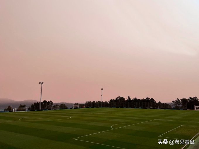 中国男足风口浪尖舆论的那些事,争与不争的修行