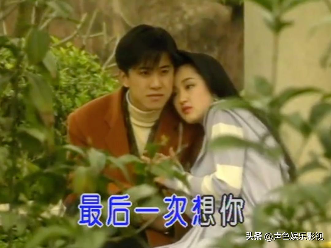 杨钰莹在工地卖唱,杨钰莹街头卖唱热舞