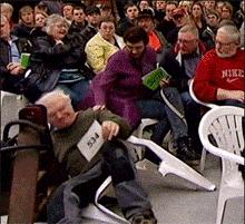 想穿这样的衣服还怕别人看见吗,穿这样的衣服出门真的不尴尬吗