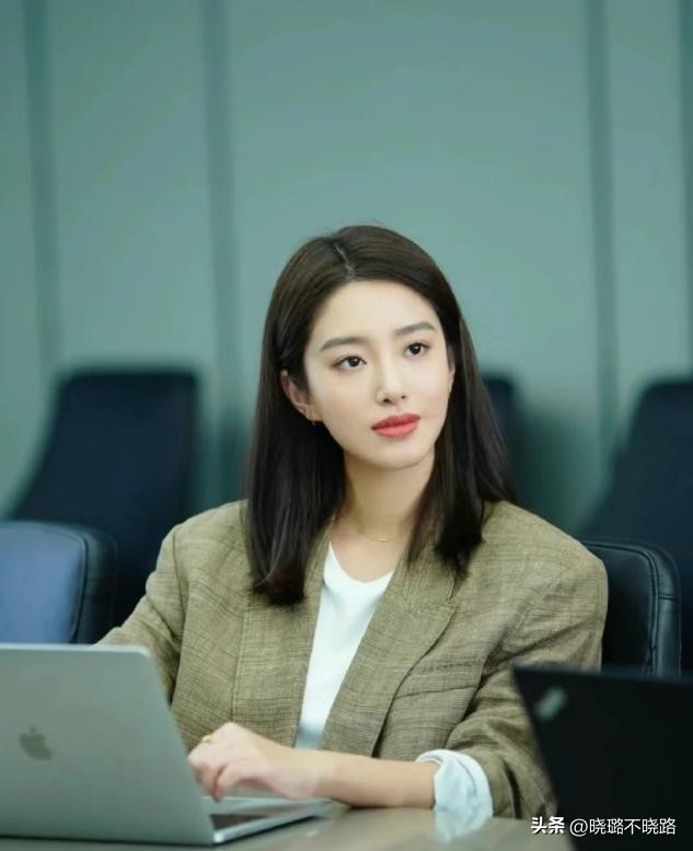 方圆脸型女生短发发型,方圆脸型适合什么发型