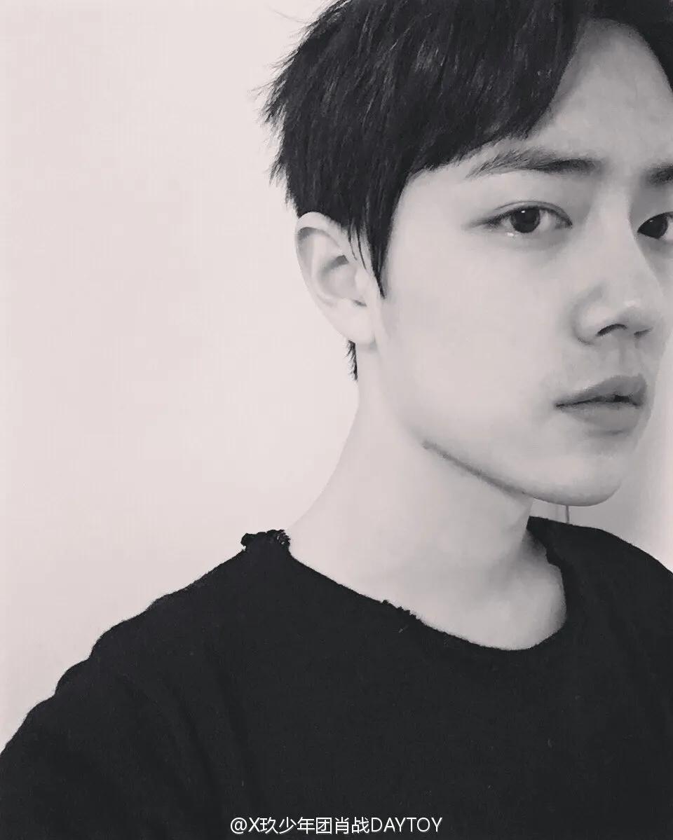 肖战微博上发自己的照片,肖战曾经的微博照片
