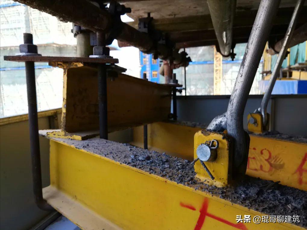 新型悬挑架全套图纸大全集,新型悬挑架半预埋和穿墙哪个安全