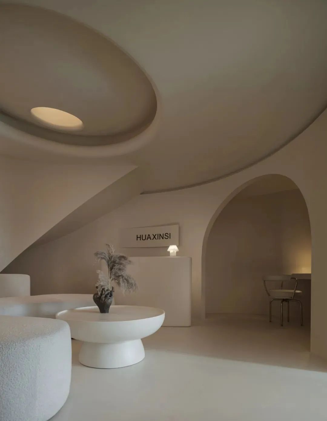 法式奶油风装修美容院,优雅净白空间设计