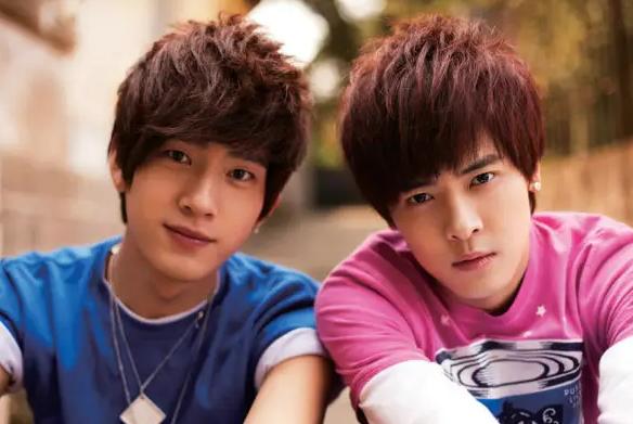 井柏然奶奶养大父母认亲视频,井柏然成为大明星后父母再来认亲