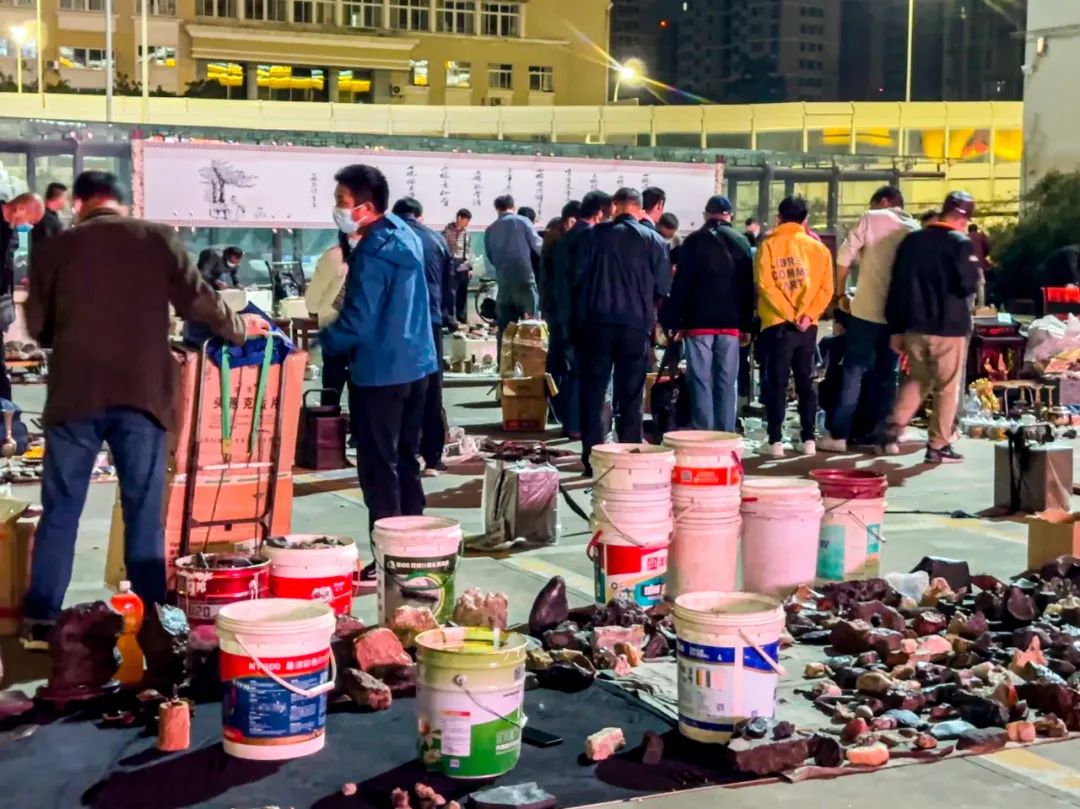 100元在潘家园古董市场捡漏,价值千万的古董交易