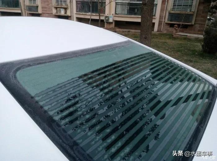 快速除车窗雾气的小妙招,车内玻璃除雾小妙招