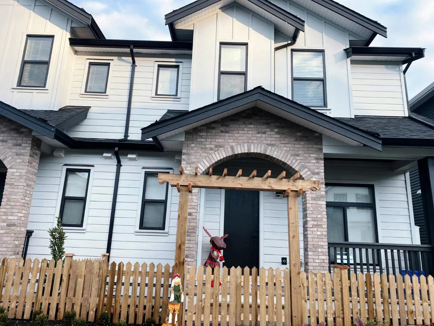 85后Lisa在加拿大：和老公打拼10年，生3娃买3套房，送两娃上私校