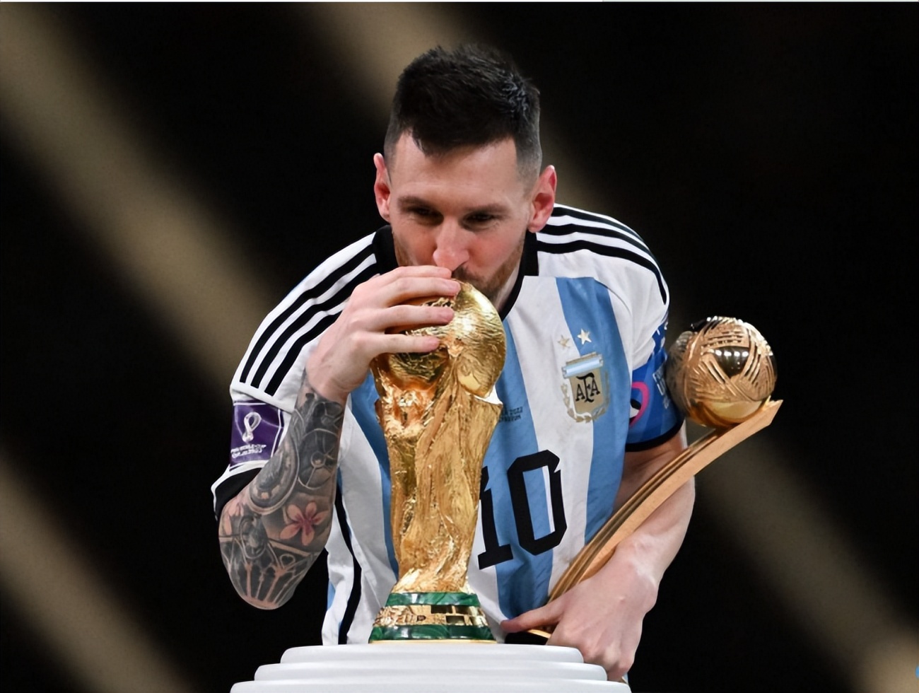 梅西个人资料侏儒症,梅西侏儒症球王