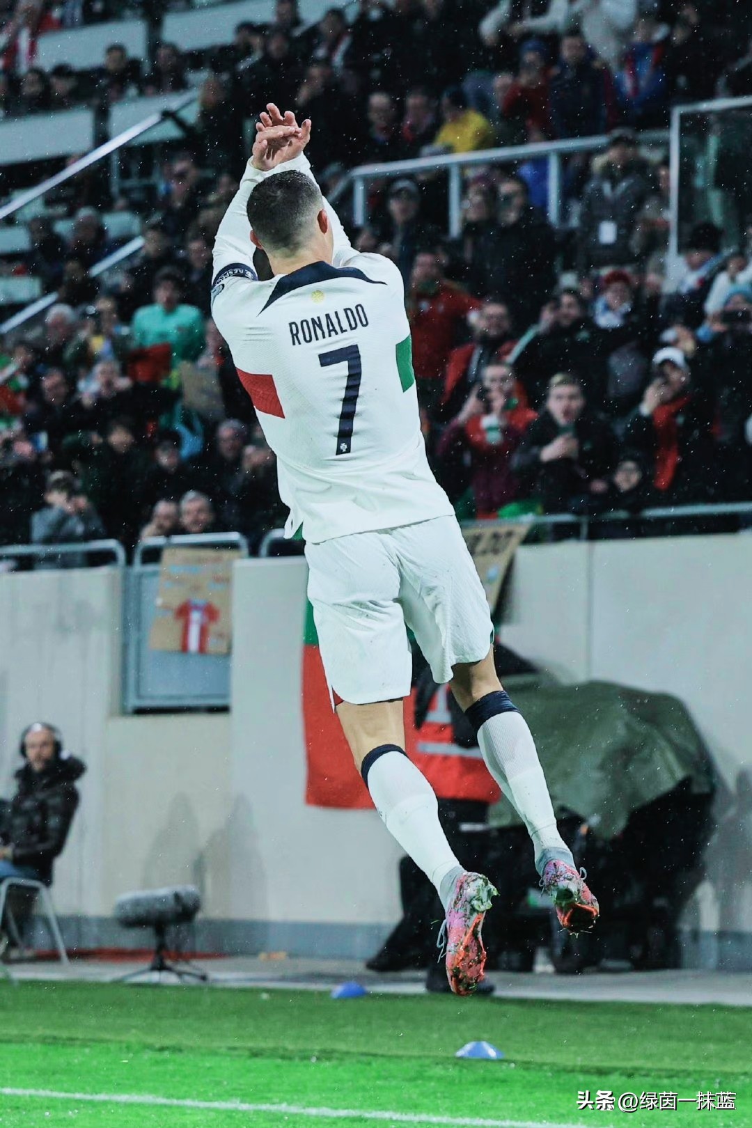 为什么对c罗任意球印象深刻,37岁的足球巨星c罗成功的背后