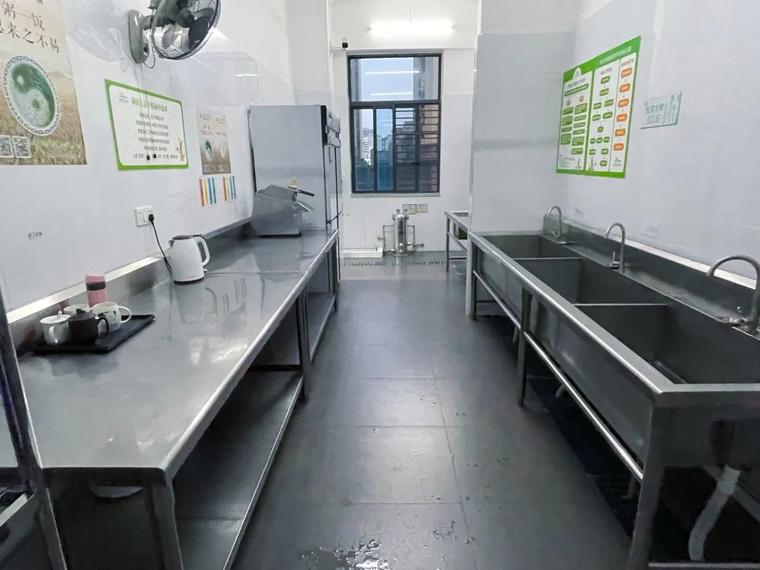 汕头市食品安全协会“食安在线”栏目组走进国澳希尔斯中冠幼儿园