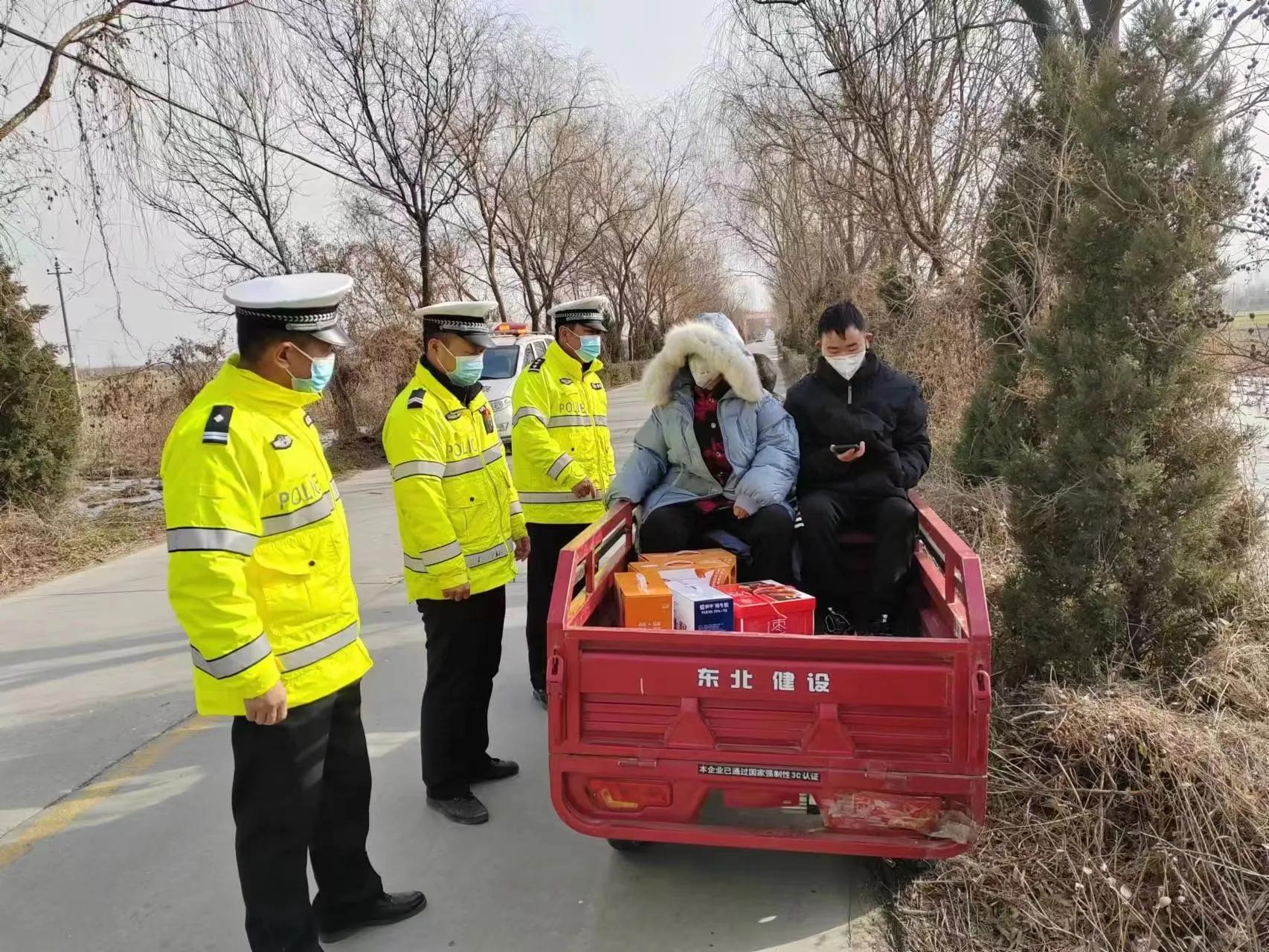 公安春节不打烊民警在岗保平安,县交警圆满完成春节安保任务
