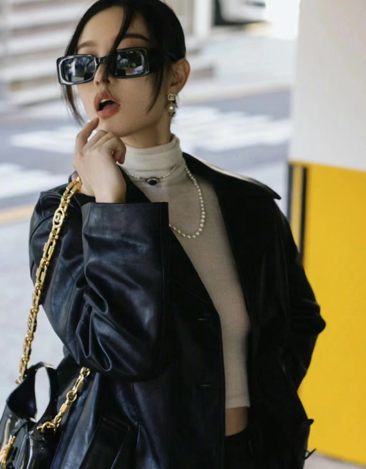 内娱女明星在韩国GUCCI大秀上太牛了！倪妮穿黑色超帅，刘雯更美