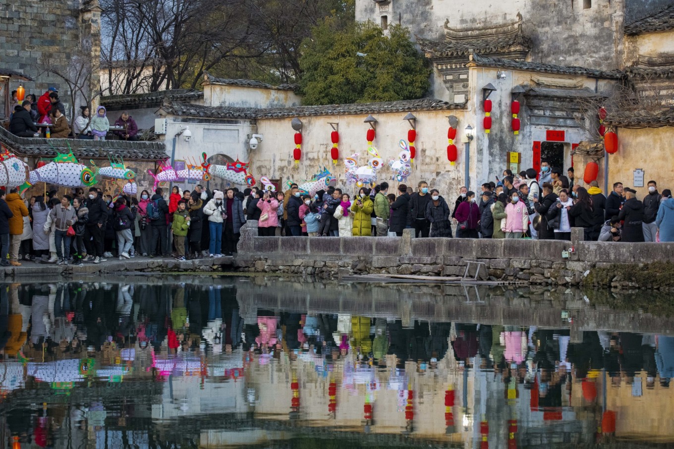 在宏村绘制花灯,安徽宏村夜晚花灯