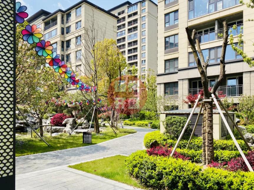 一年涨十万的小区,一年降价150万的小区