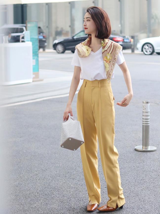 大版卡通t恤女款怎么样搭配,中年女性夏季短袖t恤搭配图片