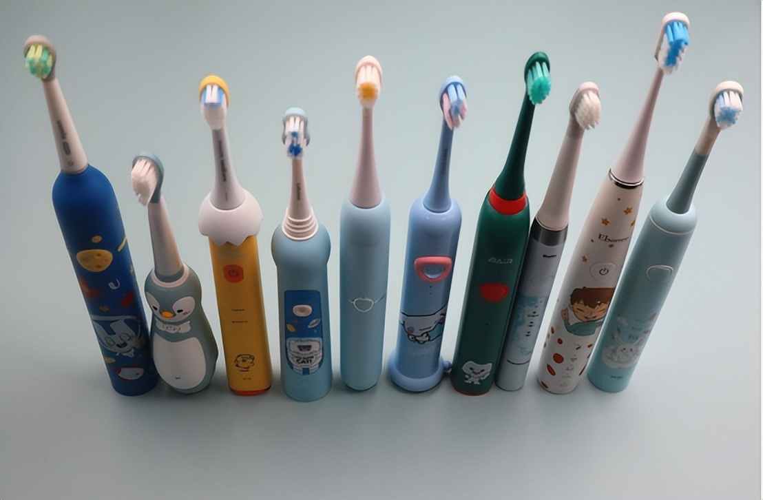 usmile和罗曼电动儿童牙刷哪个好,儿童用电动牙刷的利弊和危害