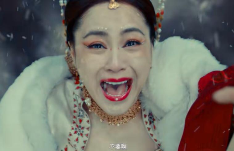 这才是刘晓庆70岁该有的样子,67岁刘晓庆穿红裙