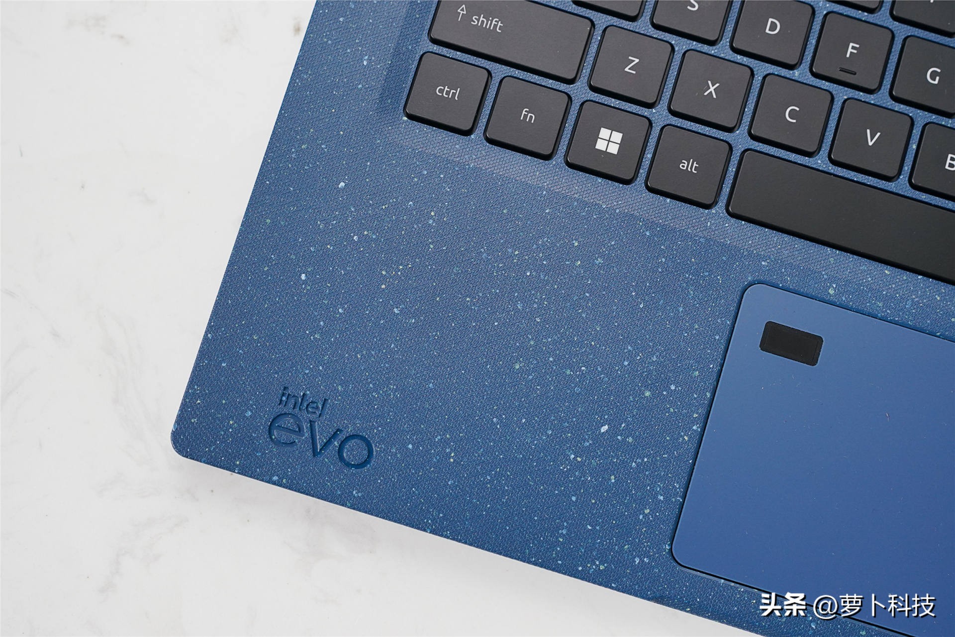 宏碁笔记本新蜂鸟33:2测评,宏碁蜂鸟笔记本电脑测评